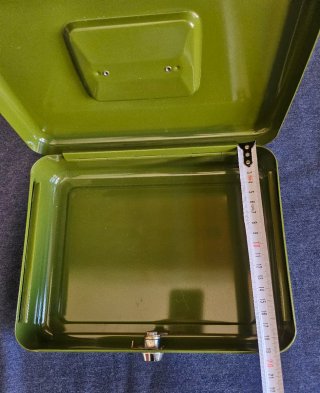 Caja metálica con llave