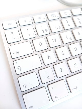 Teclado Apple A1243 con Cable (Piezas/Reparar)