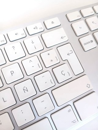 Teclado Apple A1243 con Cable (Piezas/Reparar)