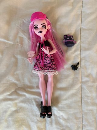 Draculaura G3 Buried Secrets Cozy Creepover
