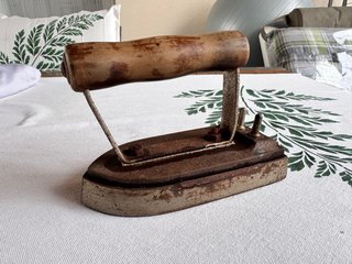Plancha antigua de ropa