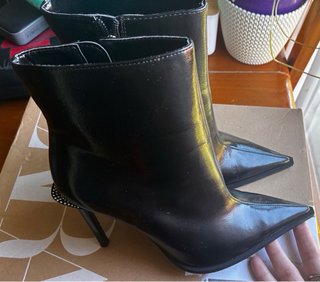 Botines Zara tacón fino tachuelas