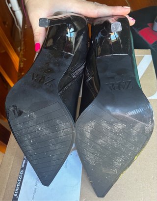 Botines Zara tacón fino tachuelas