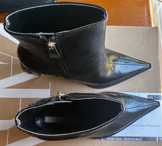 Botines Zara tacón fino tachuelas