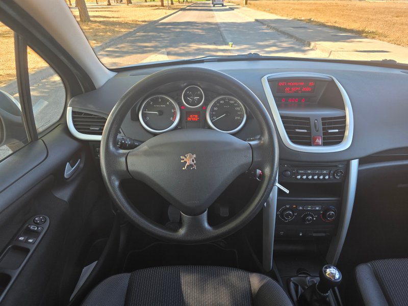 Peugeot 207 2013, foto 32