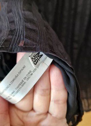 Blusa Uterqüe encaje y tul negra Talla M