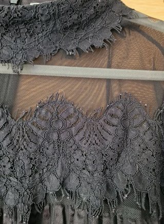 Blusa Uterqüe encaje y tul negra Talla M