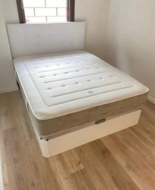 Letto con contenitore ribaltabile con materassi