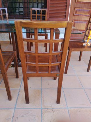 Perfecta mesa de cristal y madera con 6 sillas