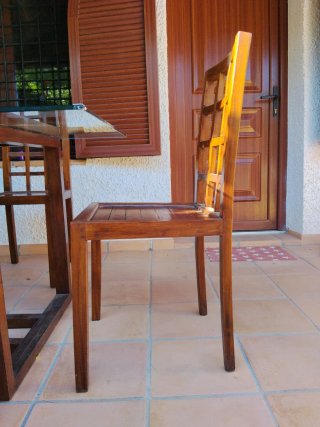 Perfecta mesa de cristal y madera con 6 sillas
