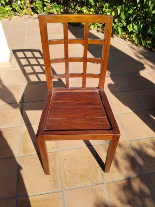 Perfecta mesa de cristal y madera con 6 sillas