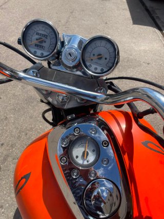 Daylin Daystar 125 Cruiser Beige y Naranja