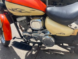 Daylin Daystar 125 Cruiser Beige y Naranja