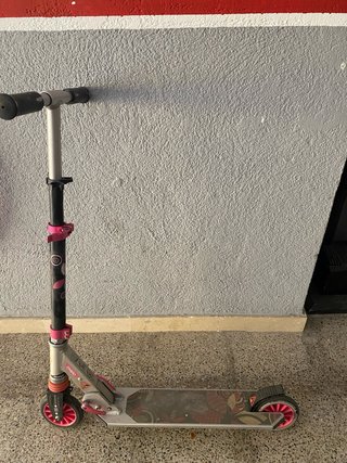 Patinete infantil rosa y gris