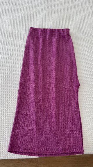 Falda larga morada texturizada