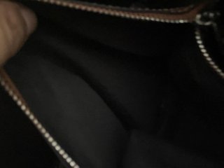 Bolso de hombro dorado y marrón