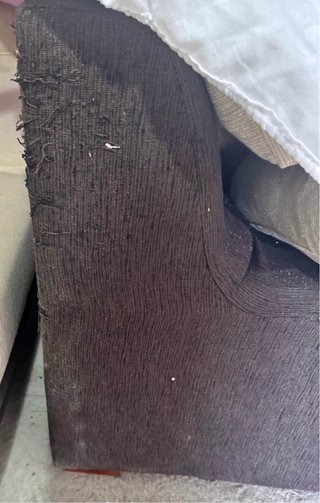 Sofá de tela beige