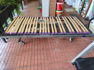 Cama articulada metálica y de madera