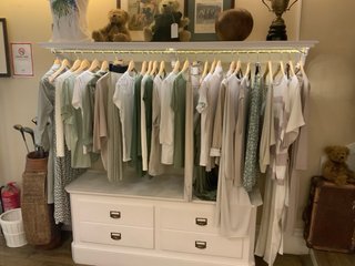Mobiliario tienda de moda