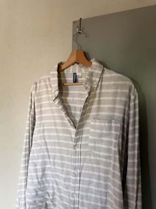 Camicia H&M a righe grigia e bianche