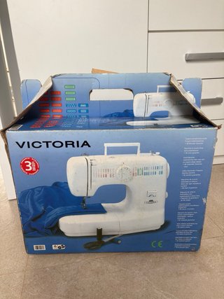 Máquina de coser Victoria con pedal