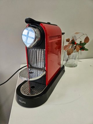 Cafetera Nespresso Krups Roja