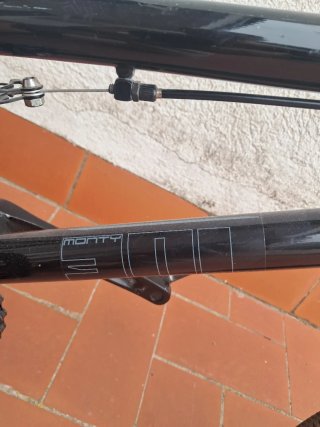 Bicicleta BMX Monty Negra y Roja
