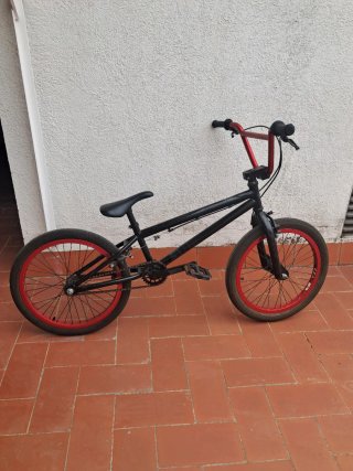 Bicicleta BMX Monty Negra y Roja