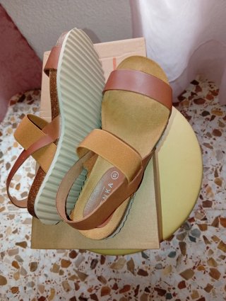 Sandalias KALA marrones nuevas