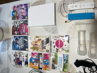 Consola Nintendo Wii + 8 Juegos + Accesorios