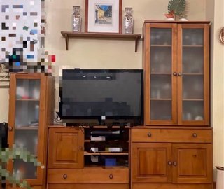Mueble de salón TV con vitrina.