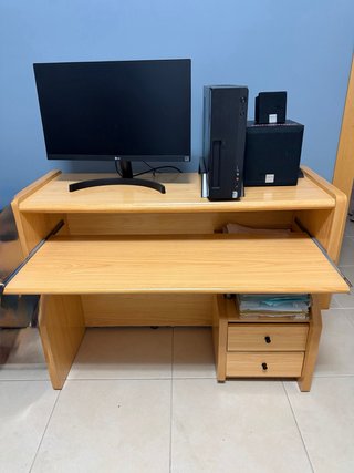 Mesa de ordenador de madera