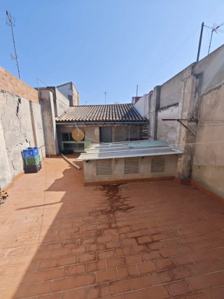 Casa y garaje