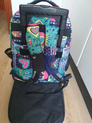 Mochila escolar con ruedas y estampado divertido