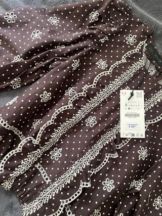 Blusa Zara manga abullonada bordada S