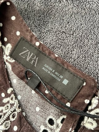 Blusa Zara manga abullonada bordada S