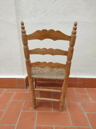 Silla rústica madera y enea antigua