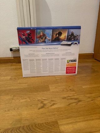 PS4 (PlayStation 4) + 3 mandos + 4 juegos