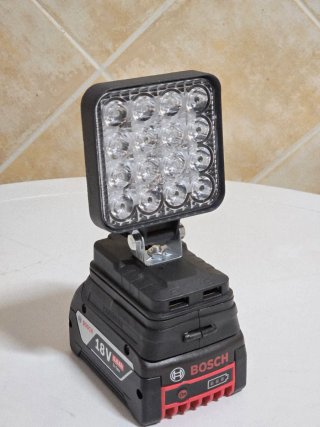 Foco LED compatível com baterias Bosch 18V