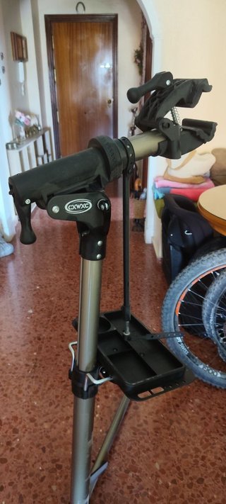 Supporto per riparazione biciclette elettriche