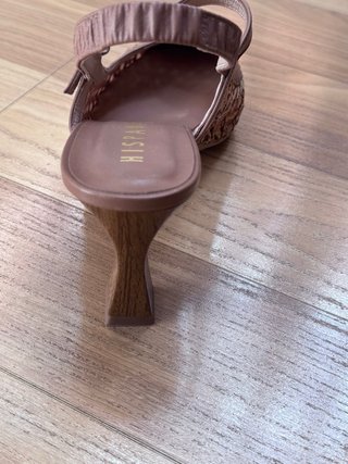 Zapatos de salón Hispanitas marrones
