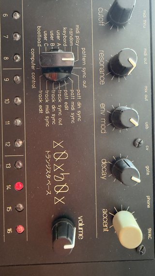 Xoxbox TB-303 Sintetizador