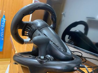 Volante y pedales para gaming