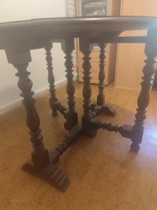 Mesa abatible de madera de cerezo vintage.