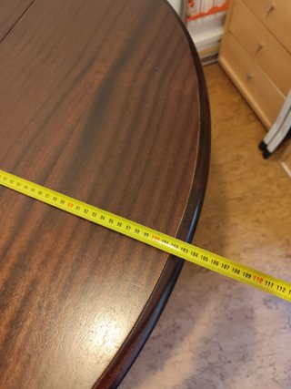Mesa abatible de madera de cerezo vintage.