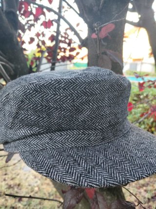 Gorra estilo boina gris y negra