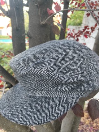Gorra estilo boina gris y negra