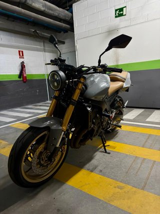 Yamaha FZ8 Naked Gris/Dorado