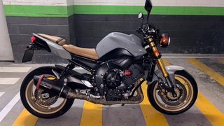 Yamaha FZ8 Naked Gris/Dorado