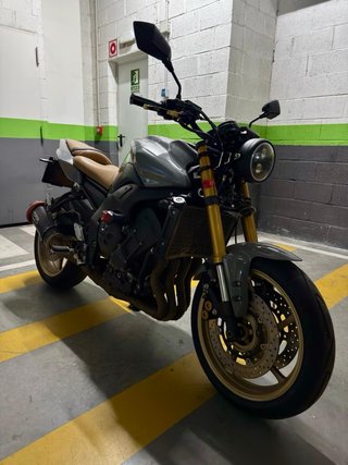 Yamaha FZ8 Naked Gris/Dorado